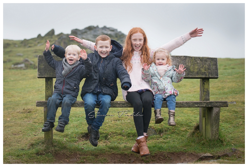 outdoor-rustic-family-child-photoshoot