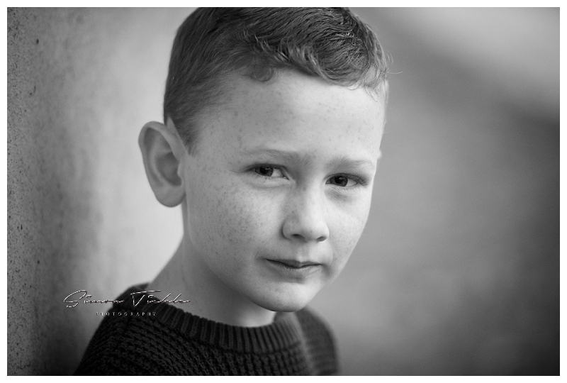 outdoor-rustic-family-child-photoshoot