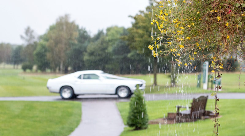 wedding-car-waiting-rain-photographer-mansfield-nottingham